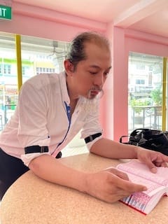 Singapore Fengshui Master and Geomancer Master Louis Cheung Checking Book For Date Selection Master Louis Cheung Date Selection
